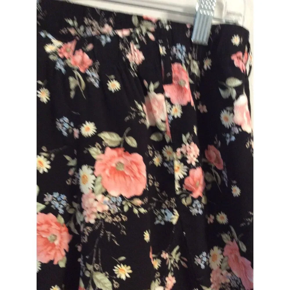 Forever 21 Small cottage rose floral black shorts lined mini 2